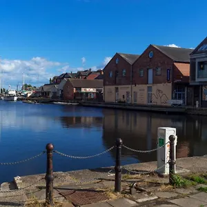 Apartment Charming Quayside Apartment In Exeter, Devon, Exeter